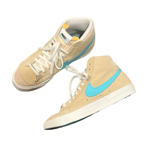Nike Unisex Blazer Blazer Mid '77 SE size 41 Tan - Picture 1 of 12
